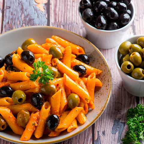 PASTA WITH ROASTED TOMATO-BELL PEPPER SAUCE AND OLIVES